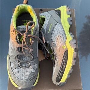 Vasque 7301 Inhaler Low Hiking Shoes Size 8 NIB